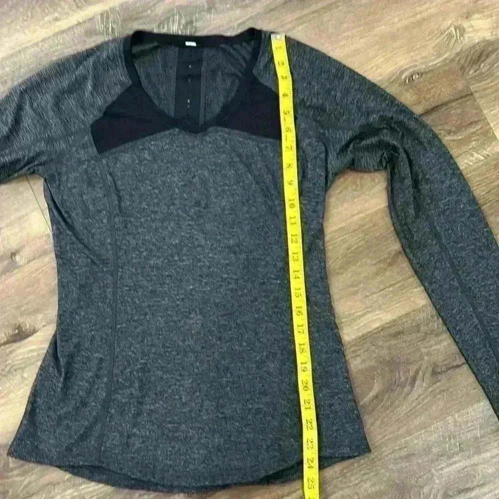 Lululemon Women’s Pace Pusher long sleeve shirt black/gray with back pocket sz8 - Picture 9 of 16